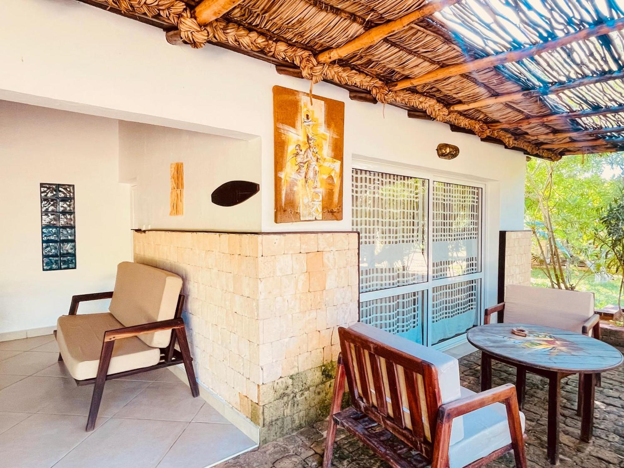 Vovo Telo Lodge Toliara Exteriör bild