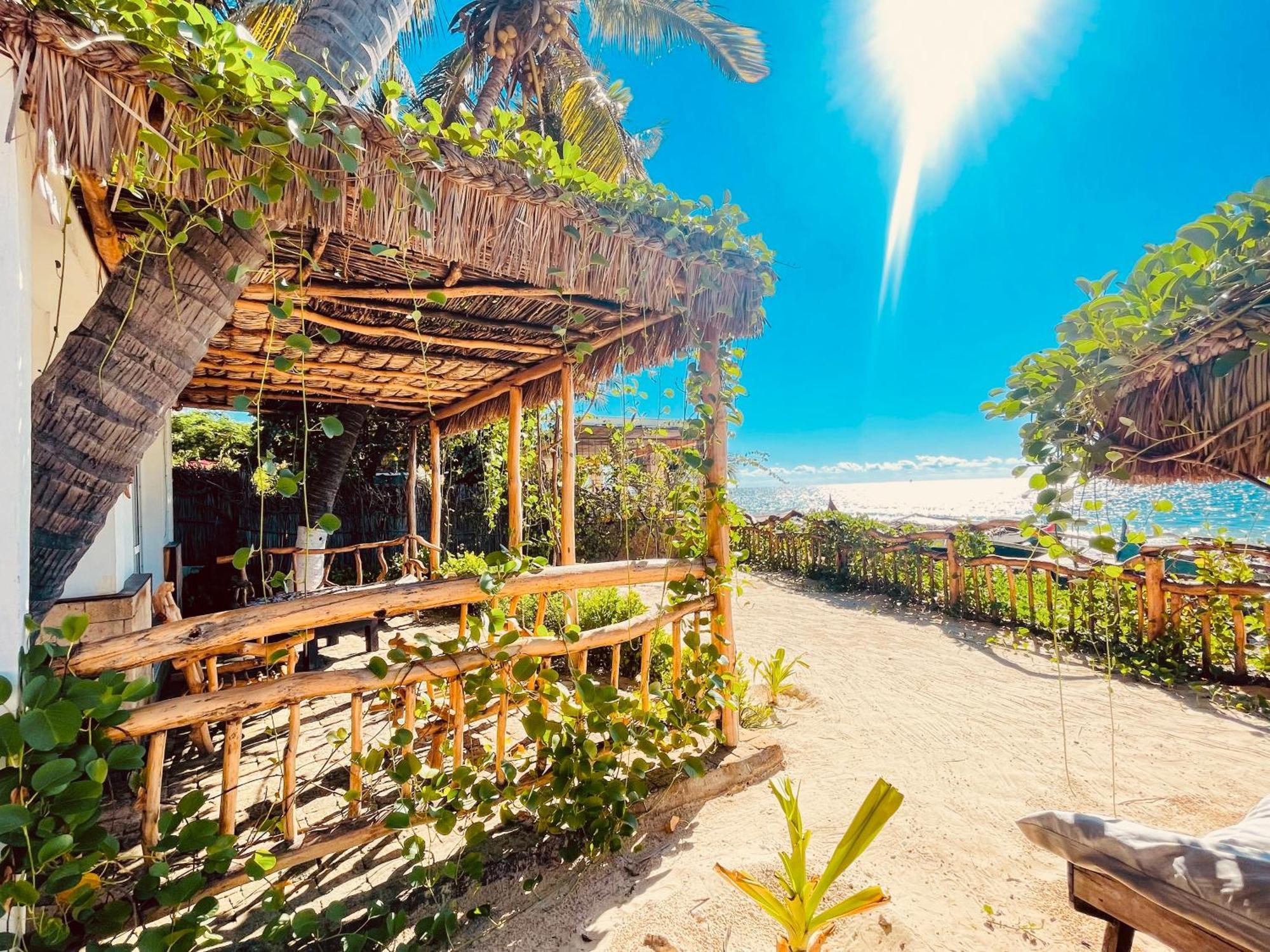 Vovo Telo Lodge Toliara Exteriör bild