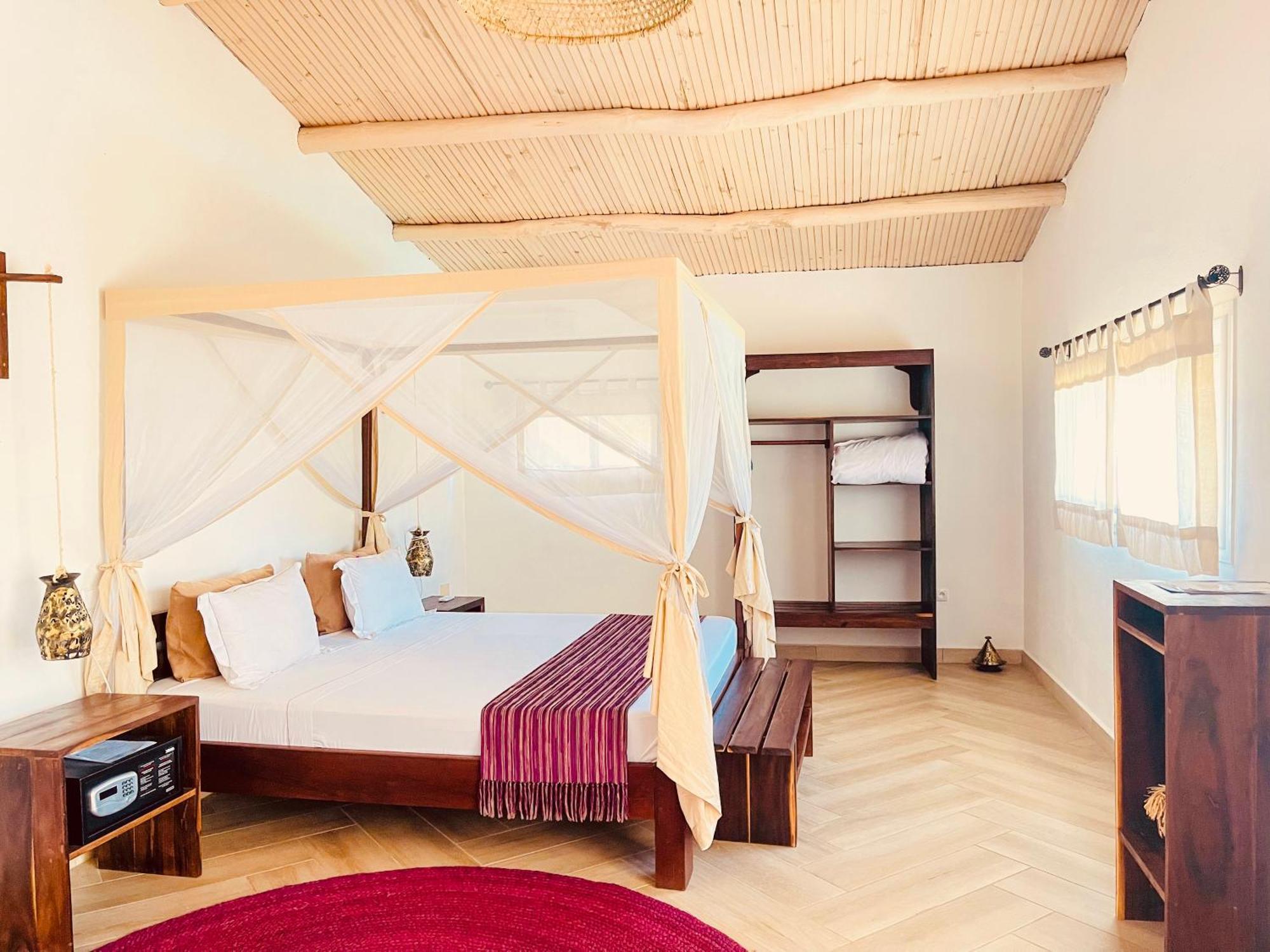 Vovo Telo Lodge Toliara Exteriör bild