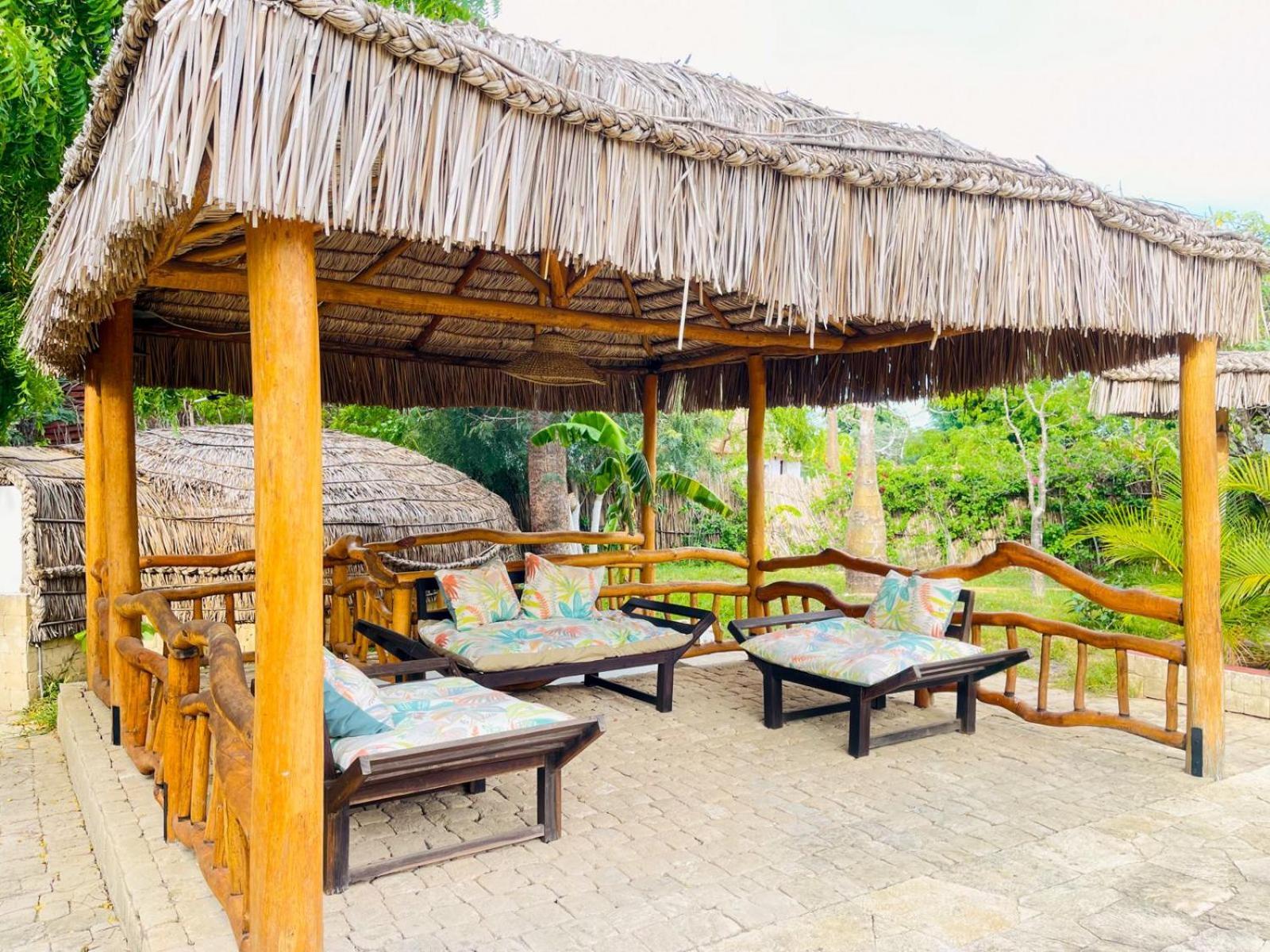 Vovo Telo Lodge Toliara Exteriör bild