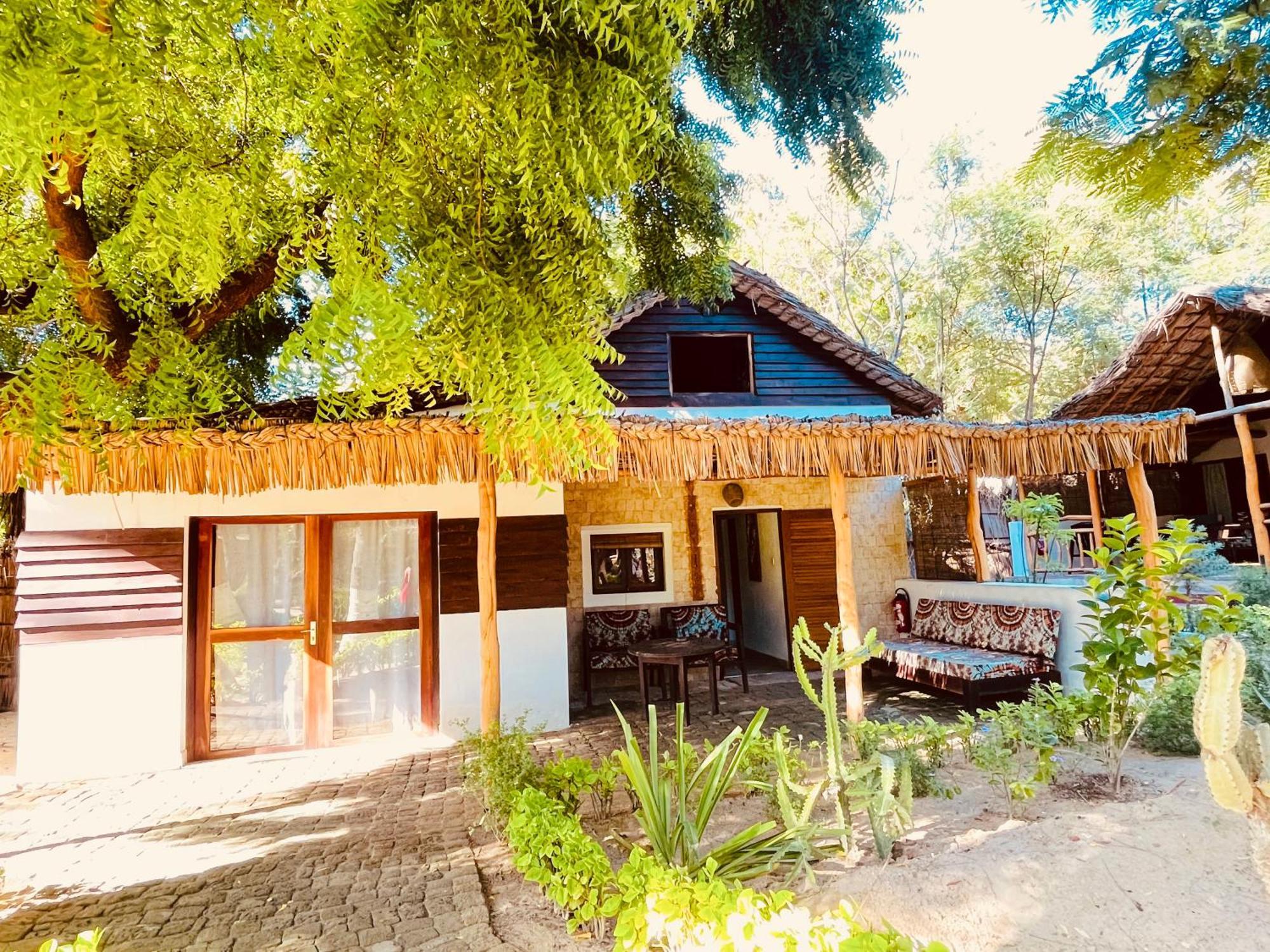 Vovo Telo Lodge Toliara Exteriör bild