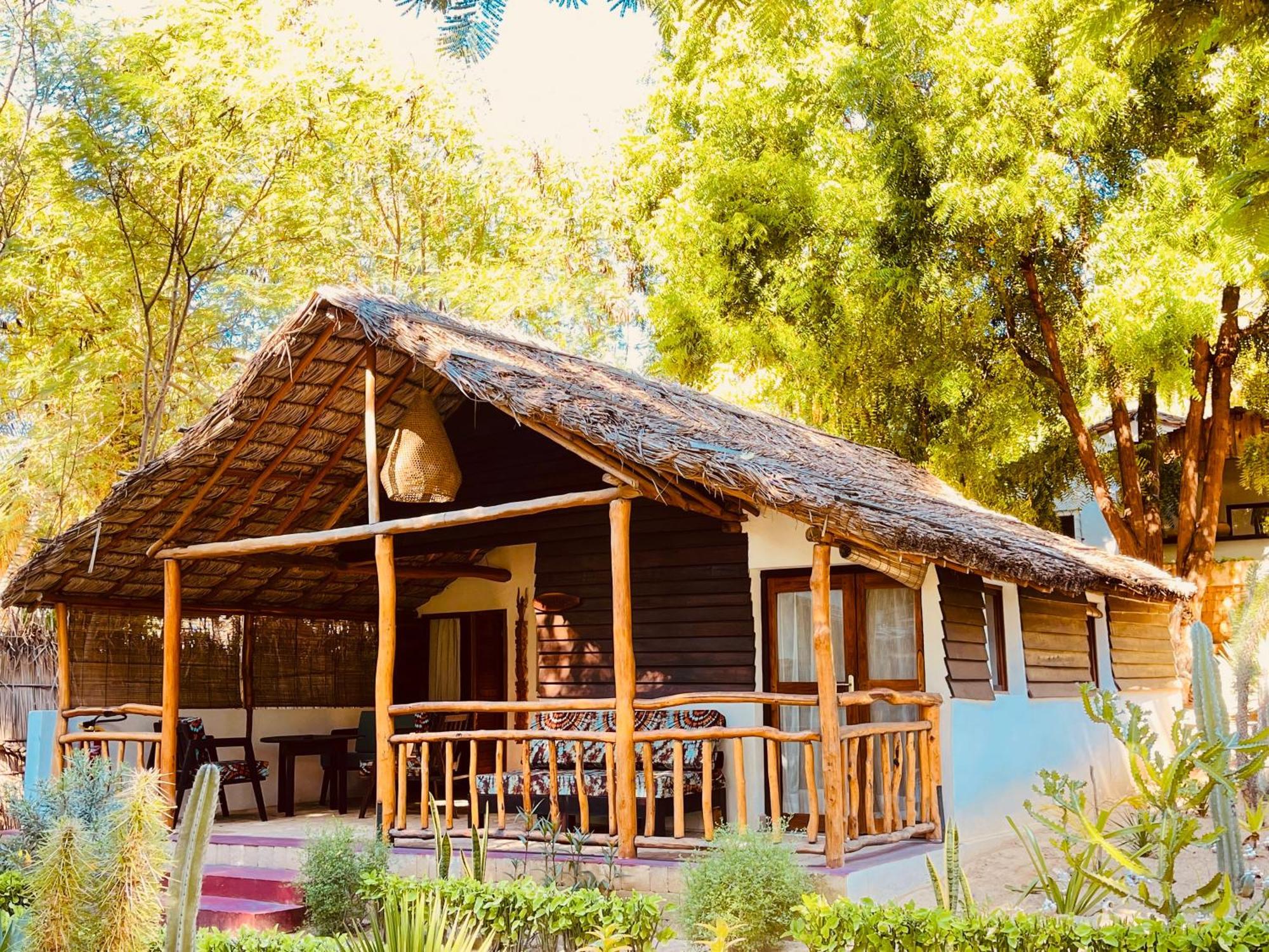 Vovo Telo Lodge Toliara Exteriör bild