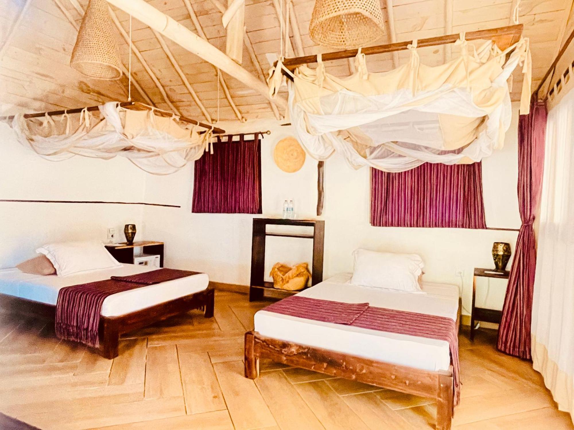 Vovo Telo Lodge Toliara Exteriör bild