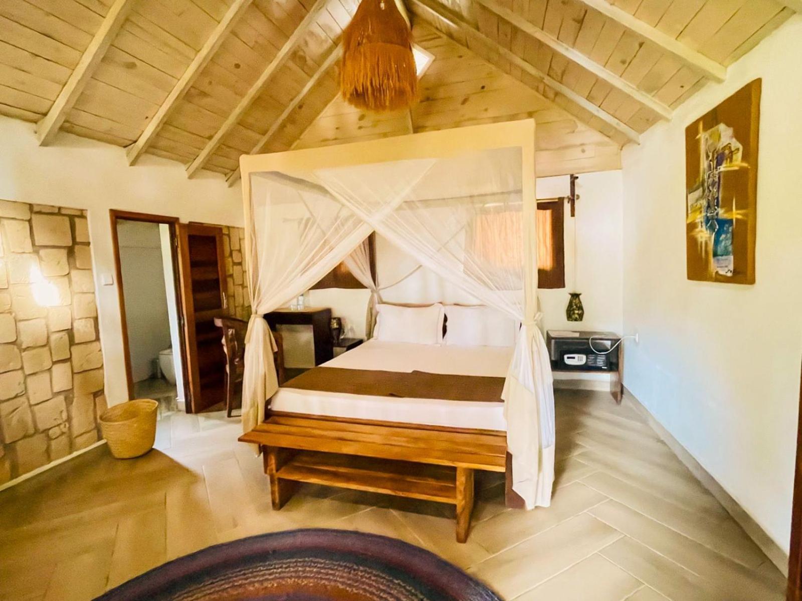 Vovo Telo Lodge Toliara Exteriör bild